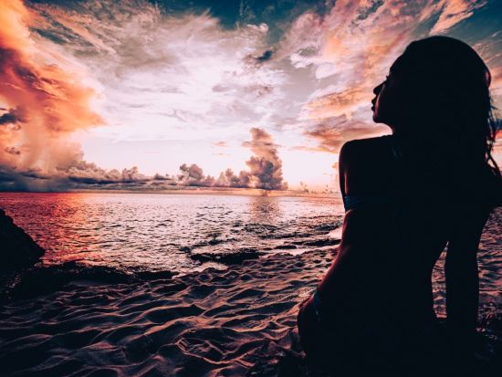 宮古島観光+サンセットフォトツアー 短時間でさくっと観光しながら宮古島の夕日をバックに撮影 贅沢で特別な瞬間をプロの手で最高の写真に♪＜1時間／宮古島＞