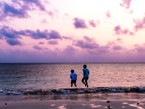 宮古島観光+サンセットフォトツアー 短時間でさくっと観光しながら宮古島の夕日をバックに撮影 贅沢で特別な瞬間をプロの手で最高の写真に♪＜1時間／宮古島＞