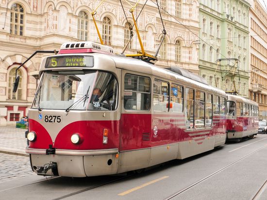 Czech Republic_Prague_Tram_pixta_71293789_M