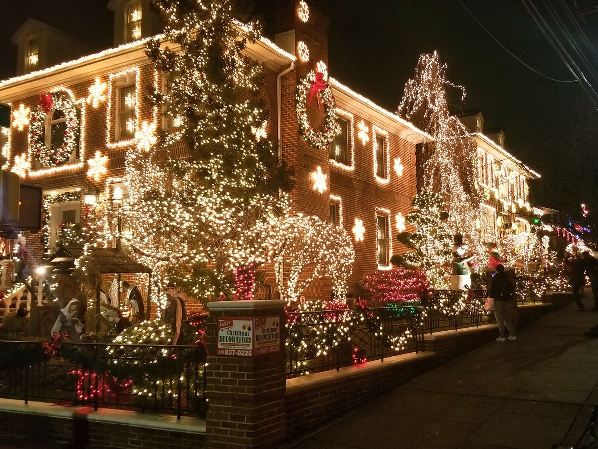 クリスマスツアー ブルックリンのダイカーハイツ地区＆ダンボ地区を