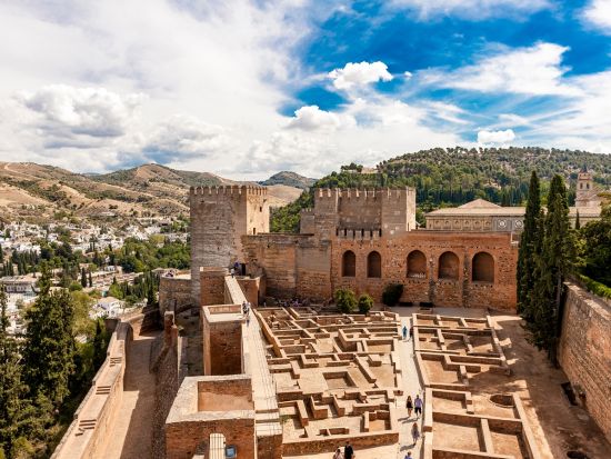 世界遺産アルハンブラ宮殿入場見学ツアー 日本語ガイドがご案内＜往路片道送迎付／見学時間約1.5～2時間／グラナダ発＞
