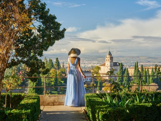世界遺産アルハンブラ宮殿入場見学ツアー 日本語ガイドがご案内＜往路片道送迎付／見学時間約1.5～2時間／グラナダ発＞