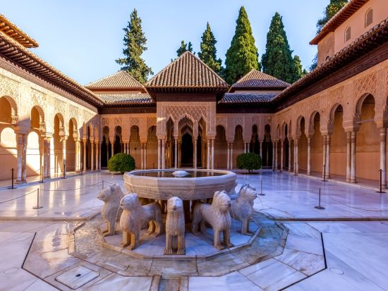 世界遺産アルハンブラ宮殿入場見学ツアー 日本語ガイドがご案内＜往路片道送迎付／見学時間約1.5～2時間／グラナダ発＞