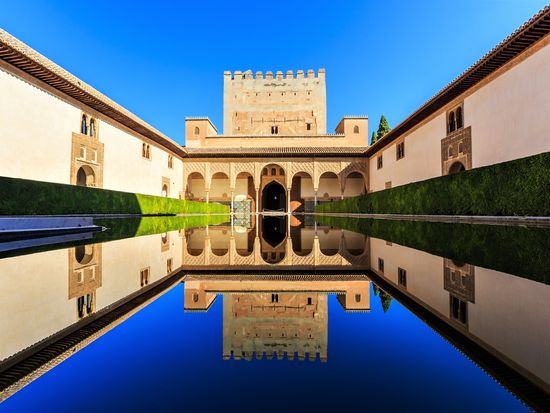 alhambra_Court of the Myrtlesshutterstock504123091