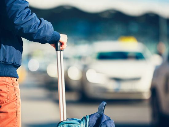 【空港送迎】アブダビ国際空港 ⇔ アブダビまたはドバイ市内 ＜貸切／英語ドライバー＞