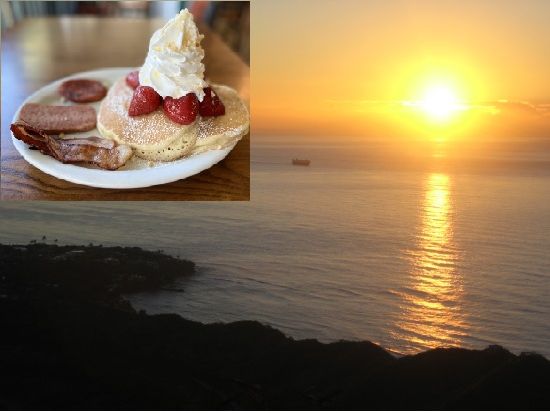 ダイヤモンドヘッド日の出ハイキング＋人気レストラン「エッグスン・シングス」の朝食（パンケーキまたはロコモコ）付きツアー＜午前＞