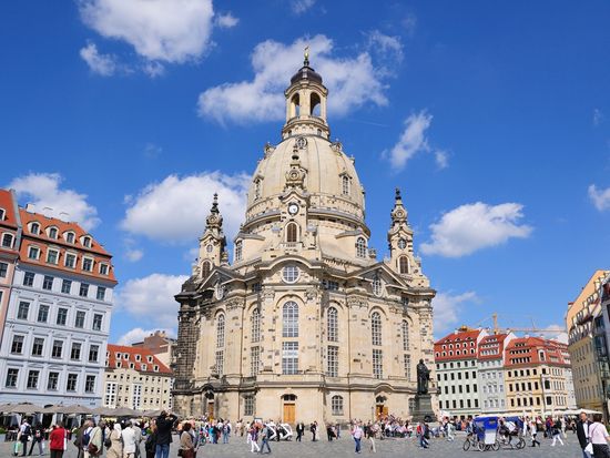 Germany_Dresden_Frauenkirche_shutterstock_79935988