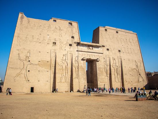 ルクソール発アスワン着　コムオンボ神殿＆エドフ・ホルス神殿 1日観光ツアー ＜貸切／日本語または英語ガイド／チップ込み＞