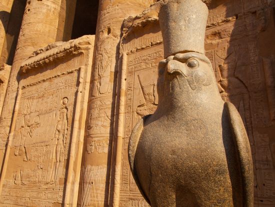 アスワン発ルクソール着　コムオンボ神殿＆エドフ・ホルス神殿 1日観光ツアー ＜貸切／日本語または英語ガイド／チップ込み＞