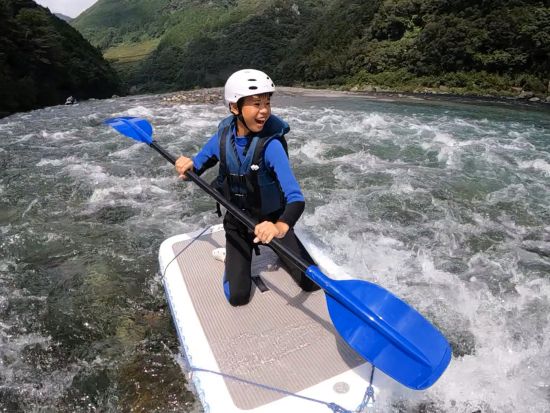 SUPとカヌーを融合させた「ZAB」ツアー 美しい仁淀川をザブザブ進もう！5歳～参加OK＜3時間／午前 or 午後／3～11月／越知町＞