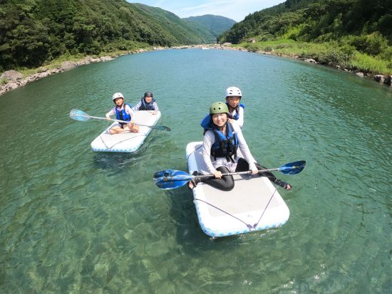 SUPとカヌーを融合させた「ZAB」ツアー 美しい仁淀川をザブザブ進もう！5歳～参加OK＜3時間／午前 or 午後／3～11月／越知町＞