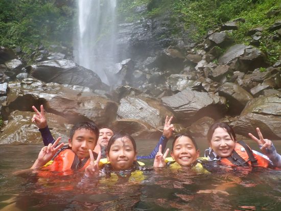 マングローブカヌー+ピナイサーラの滝 カヌー&トレッキングで西表島の自然に触れるツアー＜上原港、東部地区～西部住吉地区まで無料送迎／西表島＞
