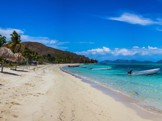 Beach Resort_Fiji_Mana island_shutterstock_1026914527