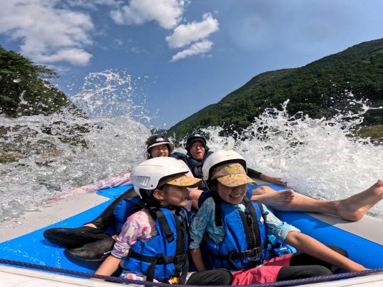 ラフティングツアー グループでボート貸切！仁淀川で大自然を満喫しよう 5歳～参加OK＜3時間／午前 or 午後／3～11月／越知町＞