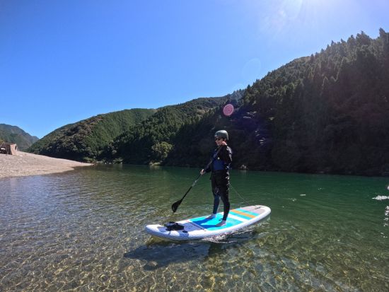 SUPツアー 奇跡の清流「仁淀川」でSUPクルージング 仁淀ブルーを満喫しよう 5歳～参加OK＜2時間／午前 or 午後／3～11月／越知町＞