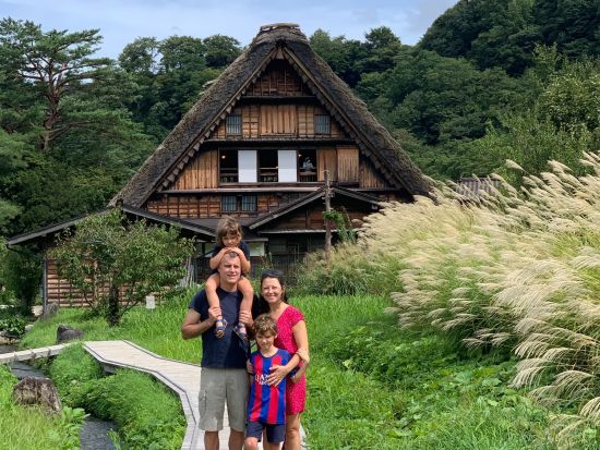【多言語対応】1日観光ツアー 世界遺産 白川郷・温泉入浴・平湯大滝へのハイキング ＜ガイド付きツアー／7～9時間／2～12名／岐阜 白川村＞