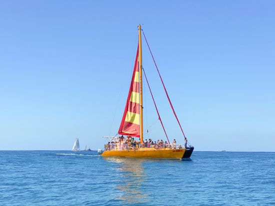 ボートクルーズ　ナ・ホクⅢ号　アルコール含むドリンク飲み放題付き！ワイキキビーチからの出航でアクセス抜群＜1時間／ワイキキ発＞