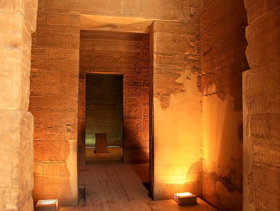 【プライベート】世界遺産イシス神殿＋切りかけのオベリスク＋アスワン博物館など　日帰りツアー＜昼食付／日本語または英語／チップ込／アスワン発＞