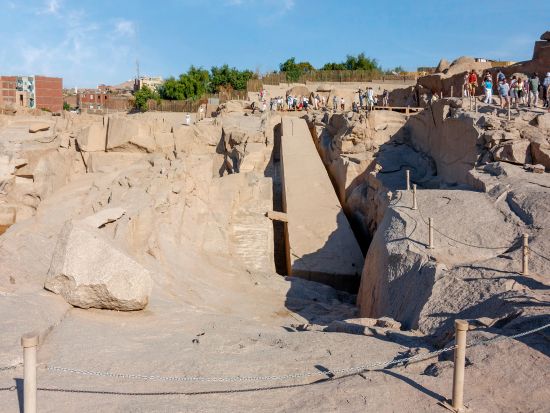 【プライベート】世界遺産イシス神殿＋切りかけのオベリスク＋アスワン博物館など　日帰りツアー＜昼食付／日本語または英語／チップ込／アスワン発＞