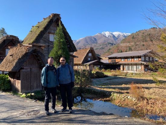 【多言語対応】1日観光ツアー 世界遺産 白川郷・温泉入浴・平湯大滝へのハイキング ＜ガイド付きツアー／7～9時間／2～12名／岐阜 白川村＞