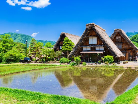 【多言語対応】1日観光ツアー 世界遺産 白川郷・温泉入浴・平湯大滝へのハイキング ＜ガイド付きツアー／7～9時間／2～12名／岐阜 白川村＞