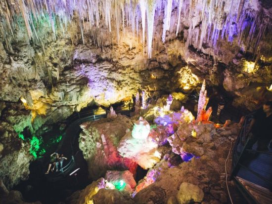 ニルギ洞窟ツアー☆伝統楽器ディジュリドゥ演奏付き！アボリジナル文化と神秘的な自然を堪能＜約90分／午前or午後／英語ガイド＞