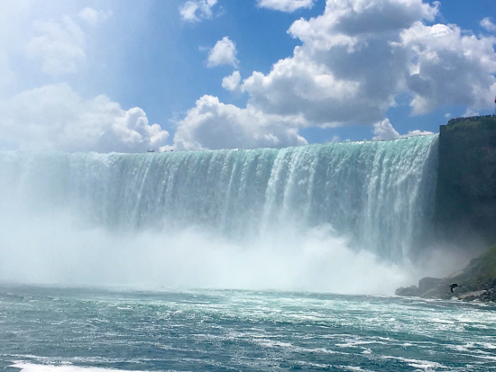 ナイアガラ1日観光ツアー　ナイアガラの滝を満喫　クルーズや昼食付きプランあり＜メープルシロップ試飲付き／英語ガイド／トロント発＞