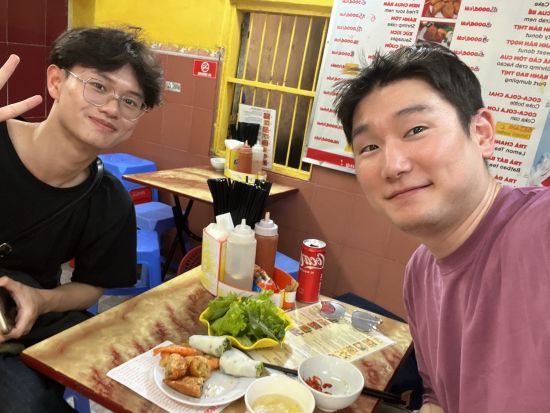 ストリートフード食べ歩きツアー　伝統的なベトナム料理を味わう ＜トレインストリート散策プランあり／英語ガイド＞