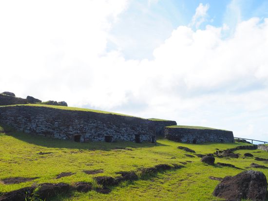Chile_Easter Island_オロンゴ儀式村_pixta_72509406_M
