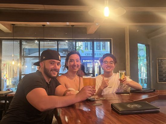 ハノイ地ビール＆ストリートフード巡りツアー　醸造所や屋台巡りだけじゃない！トレインストリート 観光あり＜英語ガイド＞