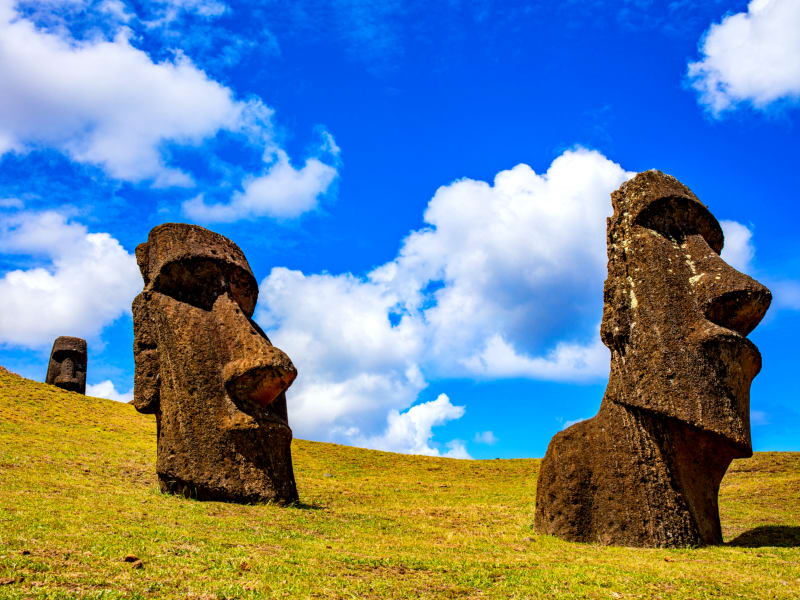 Chile_Easter Island_ラノララク_pixta_36590258_M (1)