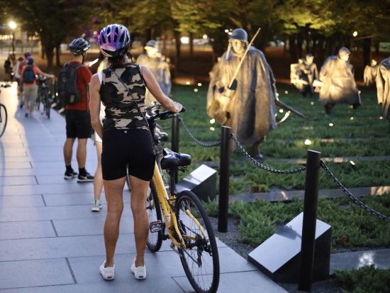 ワシントンD.C.　夜のサイクリングツアー 米国首都の観光名所めぐり＆スポットでの撮影タイムあり ＜3時間／英語ガイド＞by Unlimited Biking