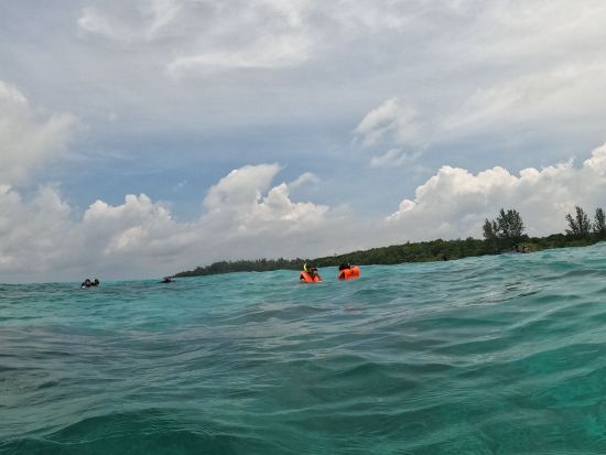 ムンガルム島　シュノーケリングツアー ＜昼食付き／日本語ガイド／コタキナバル発＞