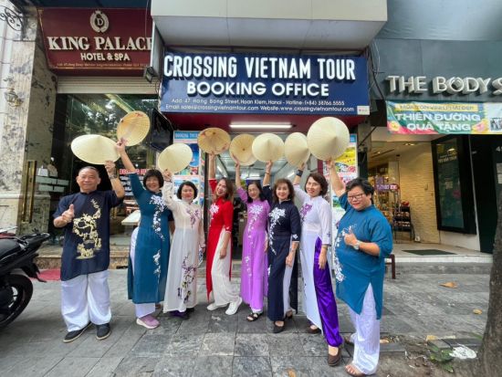 ハノイ市内フォトジェニックツアー　トレインストリート＆チャンクオック寺 ＜英語ガイド＞