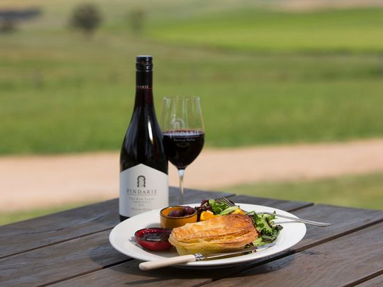 Pindarie-pie-and-Tempranillo