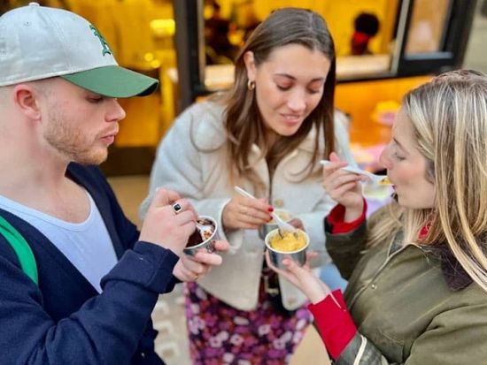 ソーホーグルメウォーキングツアー　夕刻のロンドンで食べ歩き＜英語＞