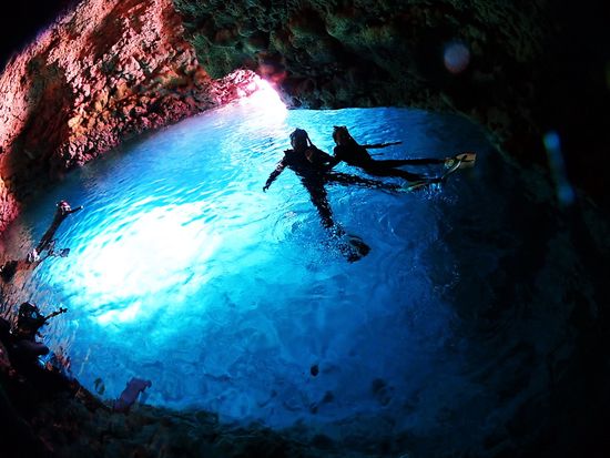 シュノーケリング感動の青の洞窟♪
