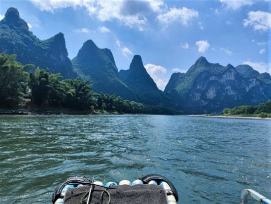 広州発－筏で遊ぶ、パノラマ桂林・陽朔1泊2日＜日本語ガイド / 食事付き / 1名催行＞