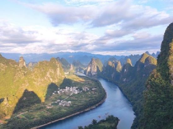 広州発－筏で遊ぶ、パノラマ桂林・陽朔1泊2日＜日本語ガイド / 食事付き / 1名催行＞