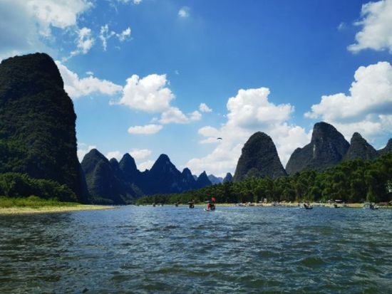 広州発－筏で遊ぶ、パノラマ桂林・陽朔1泊2日＜日本語ガイド / 食事付き / 1名催行＞