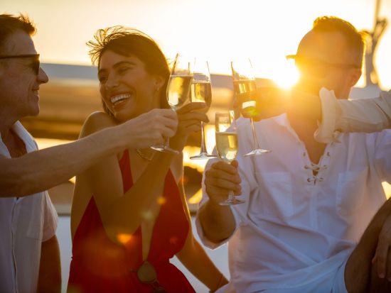 サンセットディナーセーリング 　海の上でロマンティックなディナー体験＜夕食・飲み放題付き／マアラエアハーバー発＞