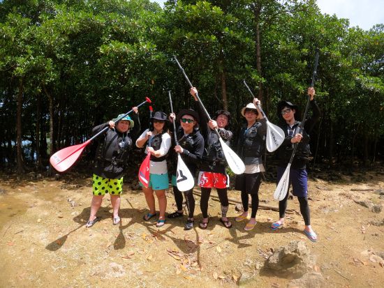 貸切マングローブSUP マイナスイオンたっぷりのマングローブ林へ！穏やかな環境で初心者の方にもオススメ SUPで冒険に出かけよう＜約3時間／送迎あり／石垣島＞