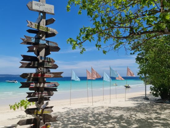ラン島ツアー　透明度が高い海が人気の島でマリンアクティビティーやガチョウの餌やり体験を楽しむ ＜英語ガイド／ドローン撮影写真付＞
