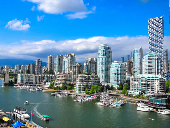 Canada_British Columbia_Vancouver_harbor_pixta_71292337_M