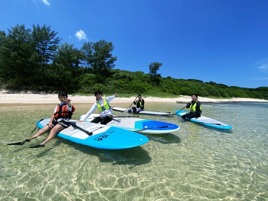 美ら海SUP 完全貸切で石垣の海をSUPでクルージング！ 透明度抜群の海でたくさんの生き物に出会おう！＜約3時間／送迎あり／石垣島＞