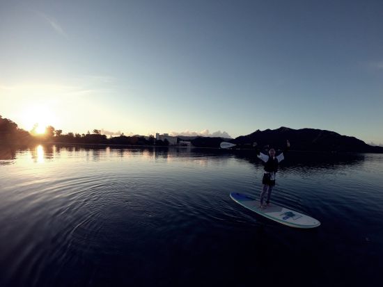サンライズSUP 日が昇る前に出発！完全貸切で朝焼けに輝く透明な海を独り占め！気持ちいい朝日を浴びて素敵な1日をスタート＜約3時間／送迎あり／石垣島＞