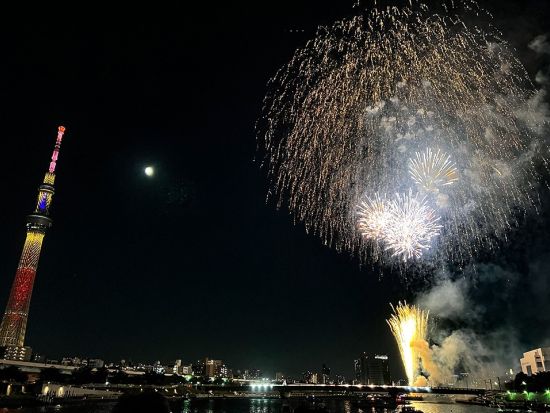 【7月25日(土)開催】隅田川花火大会 花火屋形船 揚げたて江戸前天ぷら＆飲み放題！紙切り名人芸と漫談も＜乗合／2名～＞byなわ安