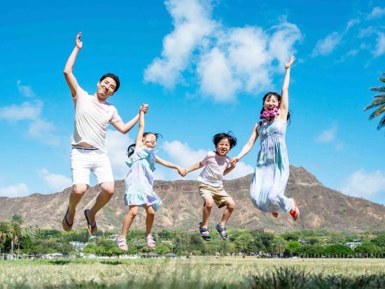 ハワイ　家族写真　ハワイならではの大自然をバックに、経験豊富なプロカメラマンが出張撮影＜カピオラニ公園＞