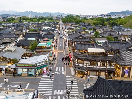 200012559_base_16904239842174