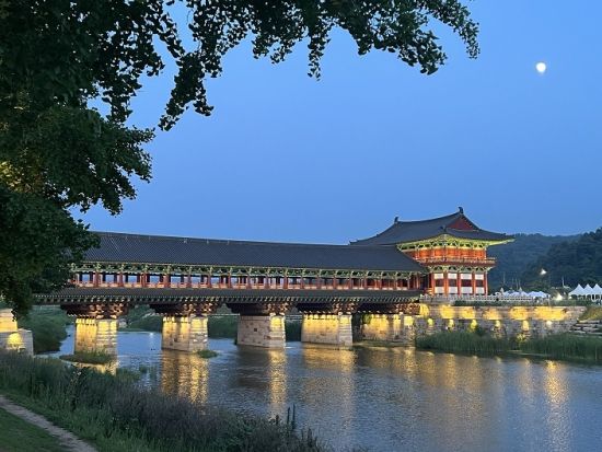 ソウル発！慶州観光ツアー　仏国寺＆瞻星台＆天馬塚＆月精橋　夜のライトアップまでゆったり滞在 KTX(高速鉄道）利用＜日本語ガイド/昼食付き＞